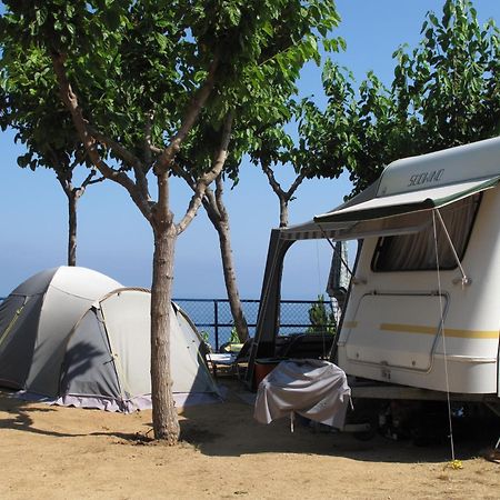 Camping Roca Grossa Calella Bagian luar foto
