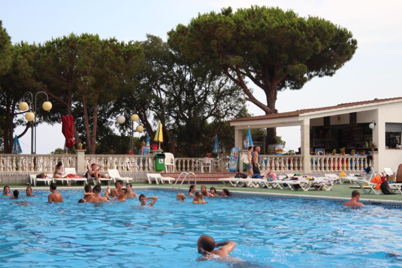 Camping Roca Grossa Calella Bagian luar foto