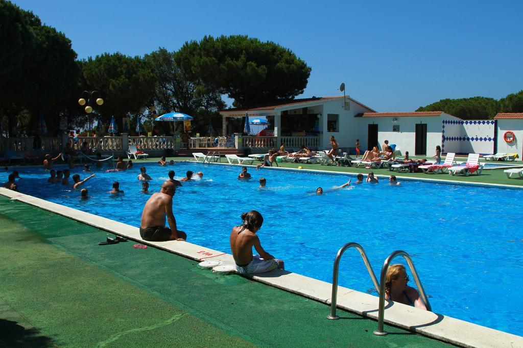 Camping Roca Grossa Calella Bagian luar foto
