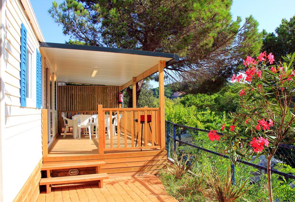 Camping Roca Grossa Calella Ruang foto