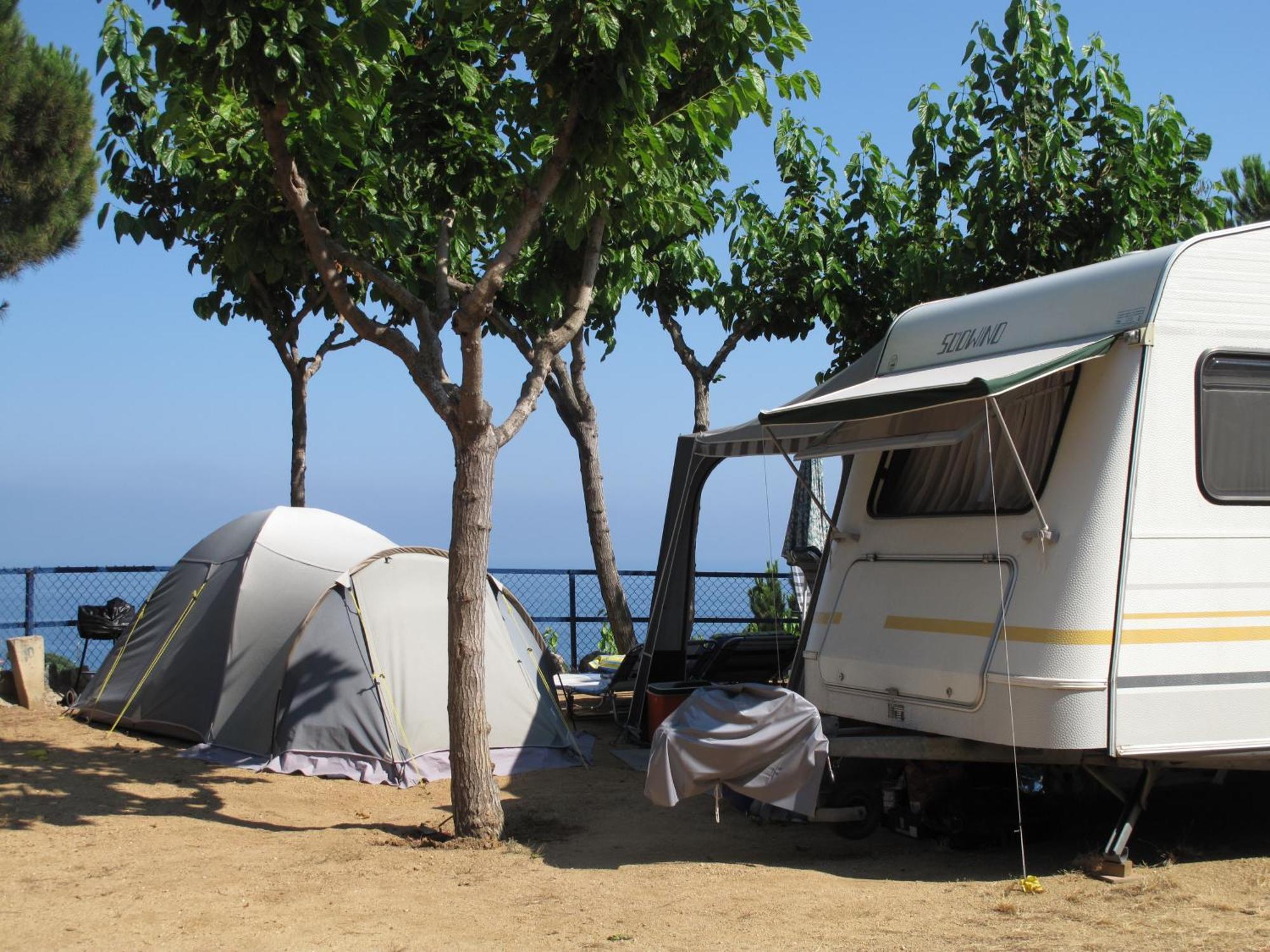 Camping Roca Grossa Calella Bagian luar foto