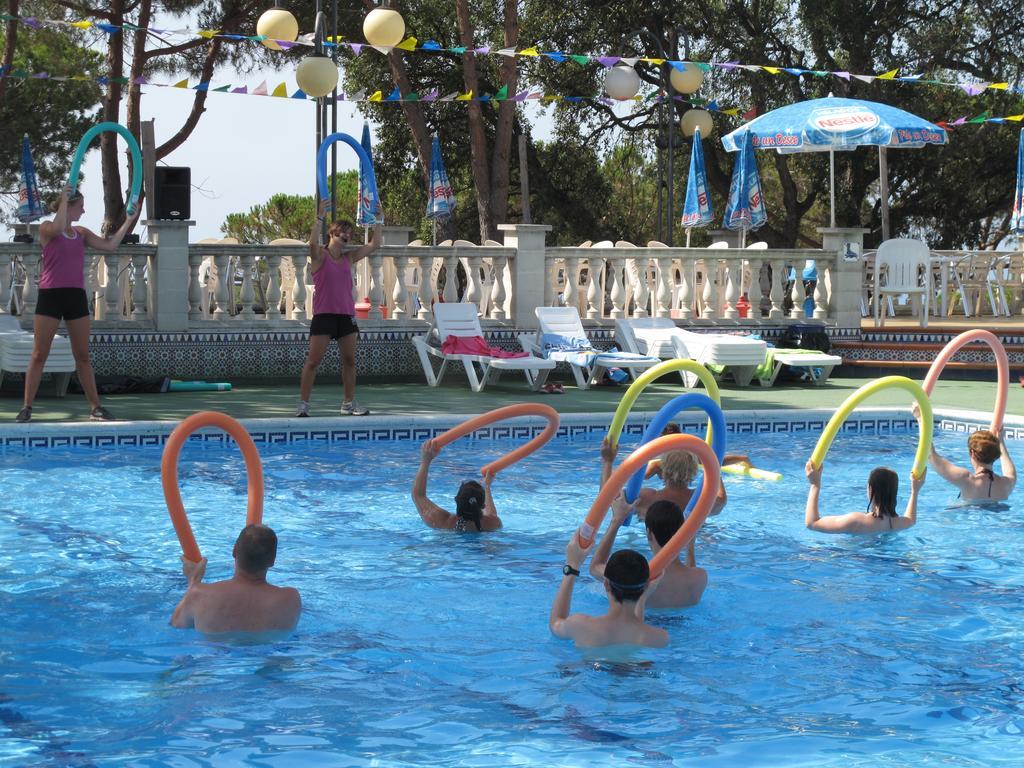 Camping Roca Grossa Calella Bagian luar foto
