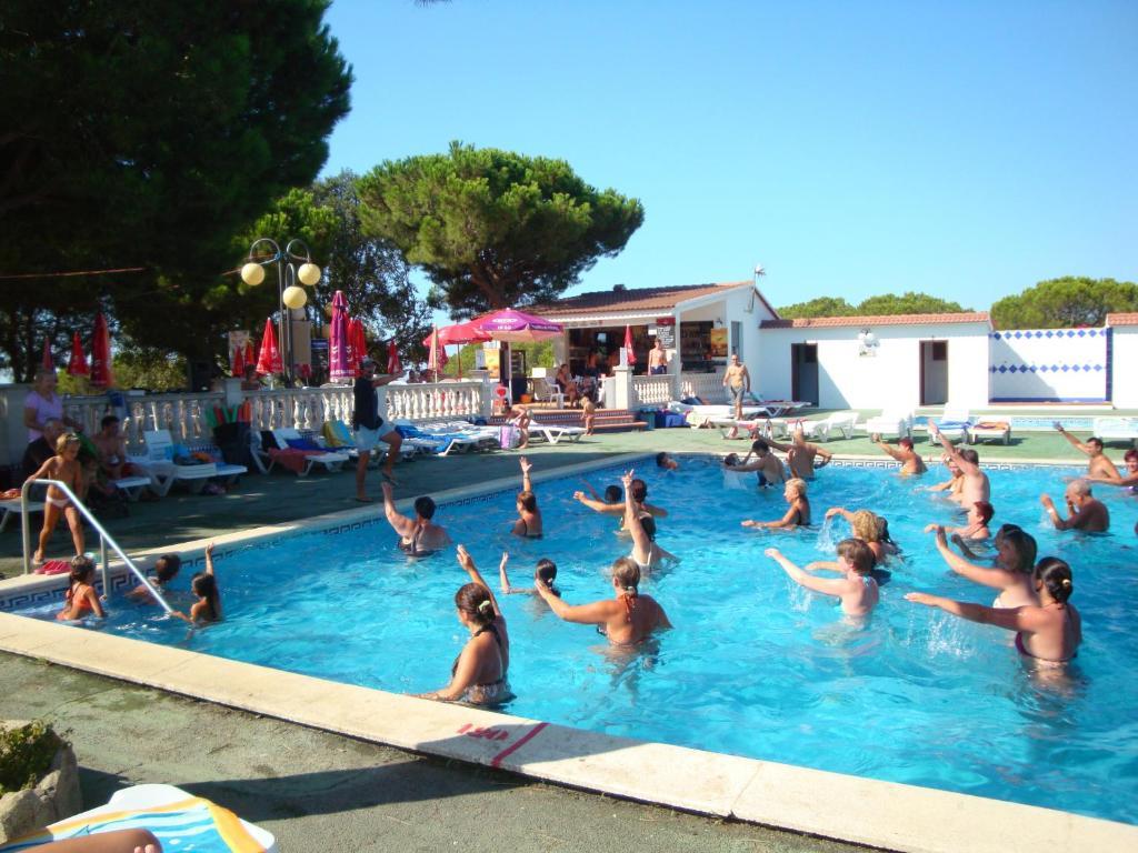 Camping Roca Grossa Calella Bagian luar foto