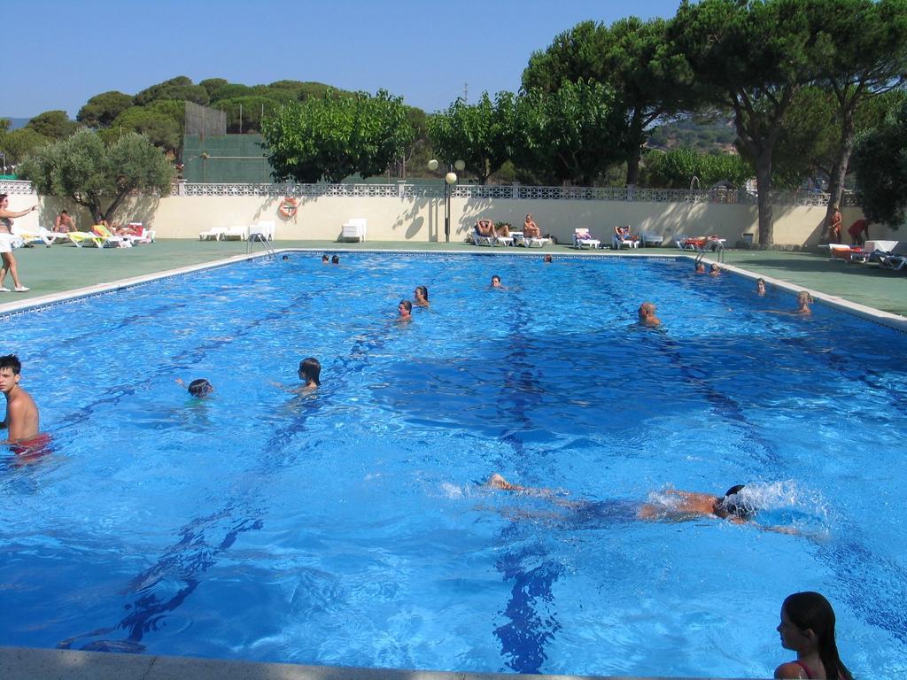 Camping Roca Grossa Calella Bagian luar foto