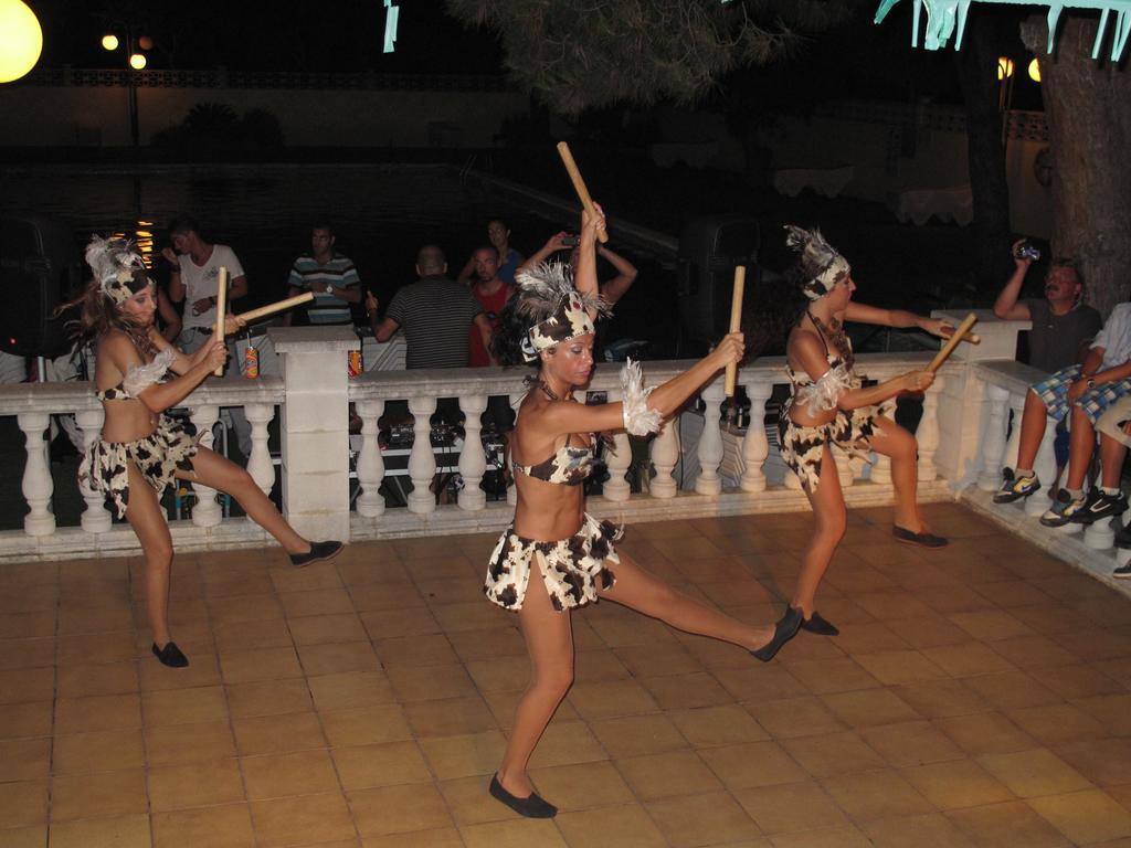 Camping Roca Grossa Calella Bagian luar foto