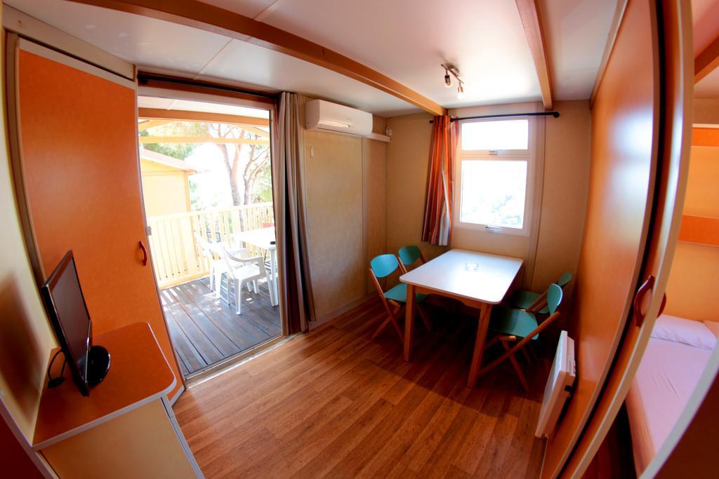 Camping Roca Grossa Calella Bagian luar foto